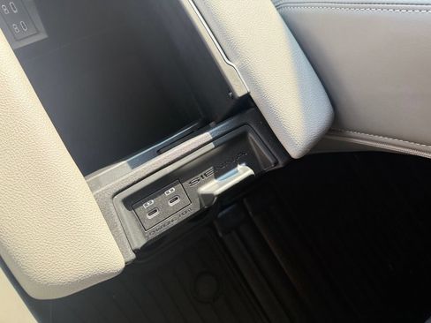 Used 2026 Toyota Sienna LE FWD image 35