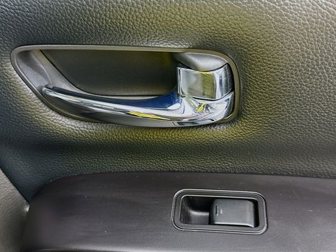 Used 2020 Nissan Titan SV w/ SV Convenience Package image 30