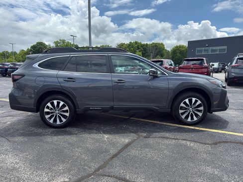 Used 2025 Subaru Outback Limited AWD/4WD image 4