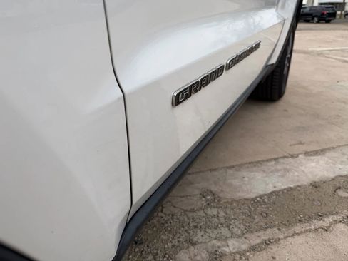 Used 2019 Jeep Grand Cherokee Limited image 18