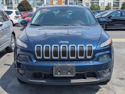 Used 2018 Jeep Cherokee Latitude w/ Safety Group AWD/4WD image 2