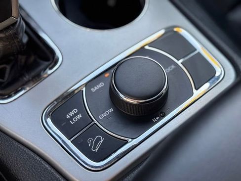 Certified 2019 Jeep Grand Cherokee Limited w/ Luxury Group II image 43