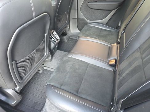 Used 2022 Volvo XC40 T5 R-Design w/ Protection Package Premier image 11