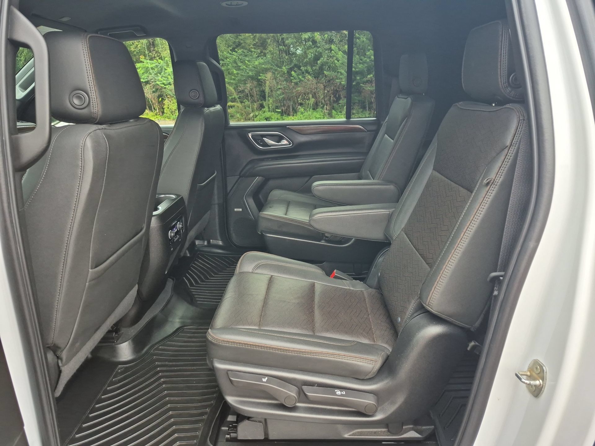 Used 2023 Chevrolet Suburban High Country AWD/4WD image 26