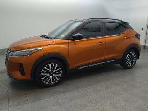 Used 2023 Nissan Kicks SR w/ SR Premium Package FWD image 2
