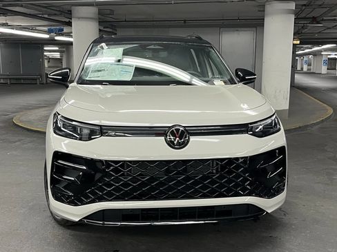 New 2026 Volkswagen Tiguan SE R-Line FWD image 33
