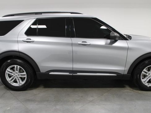 Used 2021 Ford Explorer XLT RWD image 11