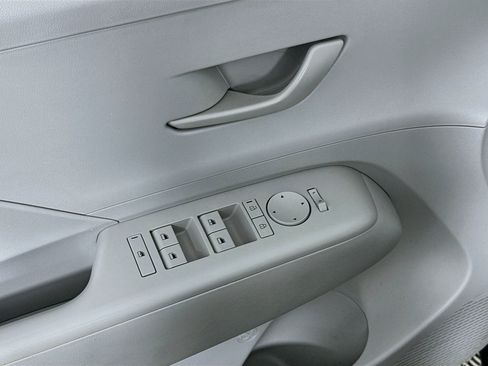 Used 2025 Hyundai Kona SEL FWD image 15