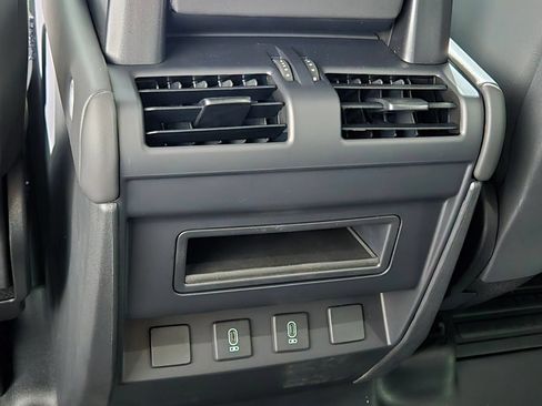 New 2026 Land Rover Defender 110 X-Dynamic SE AWD/4WD image 14