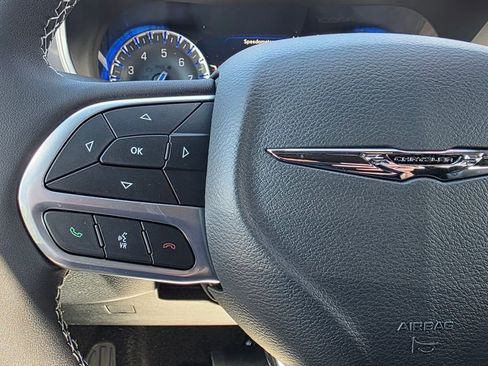 New 2025 Chrysler Pacifica Select image 33