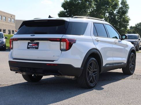 Used 2025 Ford Explorer ST-Line w/ Premium Package AWD/4WD image 9