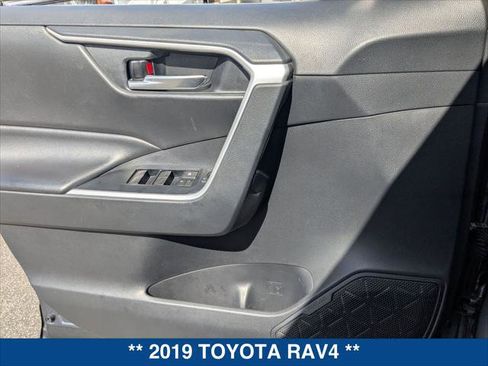 Used 2019 Toyota RAV4 XLE FWD image 10