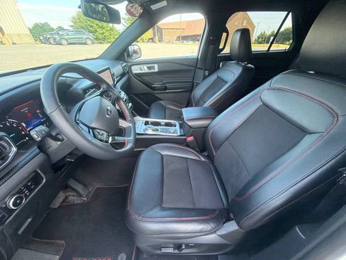 Used 2023 Ford Explorer ST-Line AWD/4WD image 17