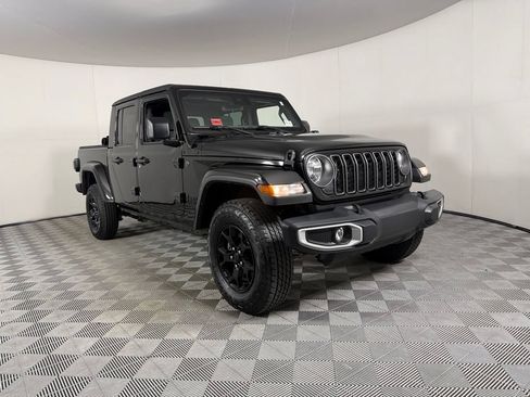 Used 2024 Jeep Gladiator Sport AWD/4WD image 5