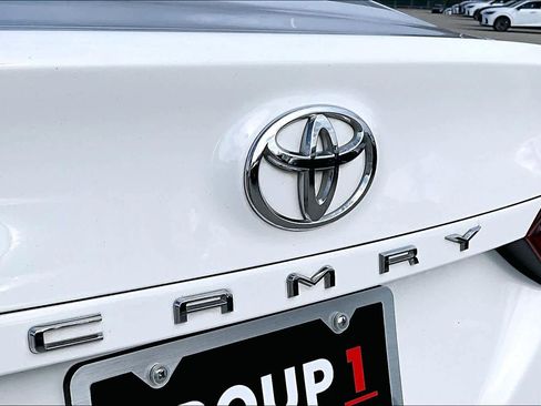 Used 2021 Toyota Camry LE image 28