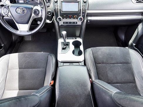 Used 2013 Toyota Camry SE w/ Leather Pkg FWD image 20