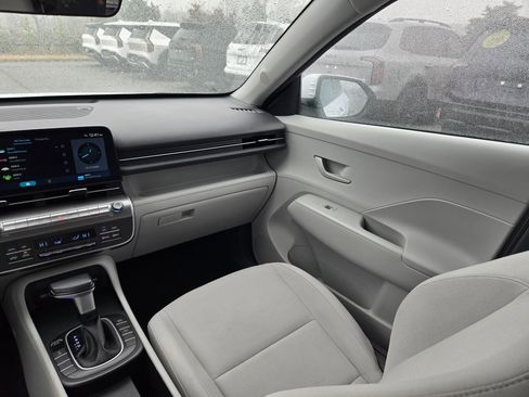 Used 2025 Hyundai Kona SEL image 11