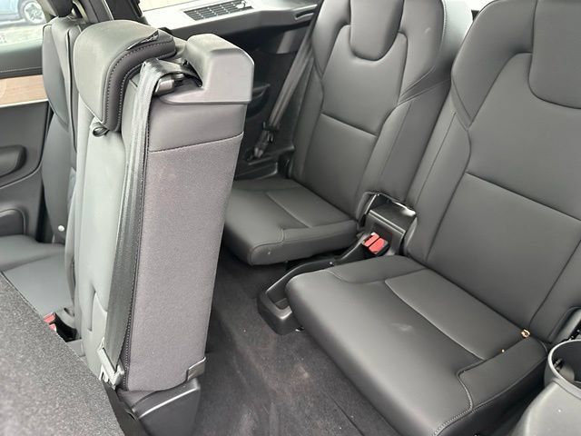 Used 2025 Volvo XC90 B6 Plus AWD/4WD image 36