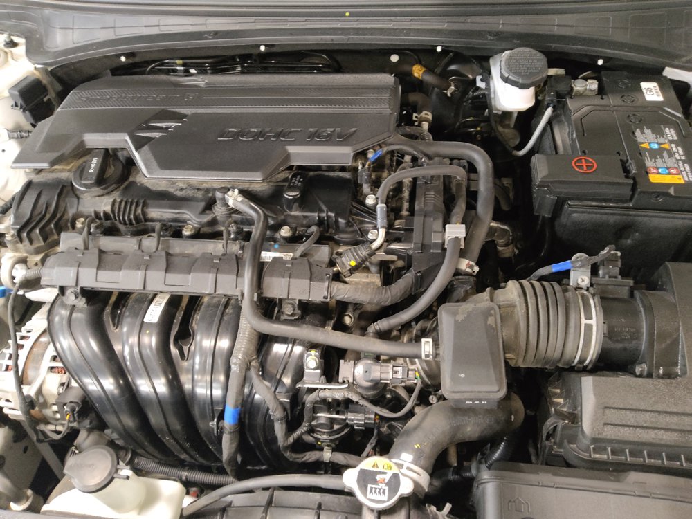 Used 2025 Hyundai Elantra SEL FWD image 30