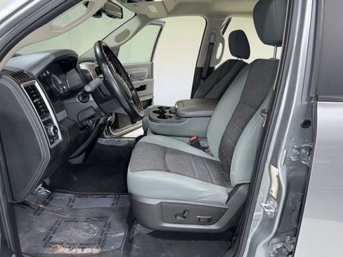 Used 2020 RAM 1500 Classic SLT w/ Luxury Group image 13