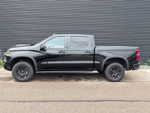 Used 2023 Chevrolet Silverado 1500 ZR2 w/ Technology Package image 2