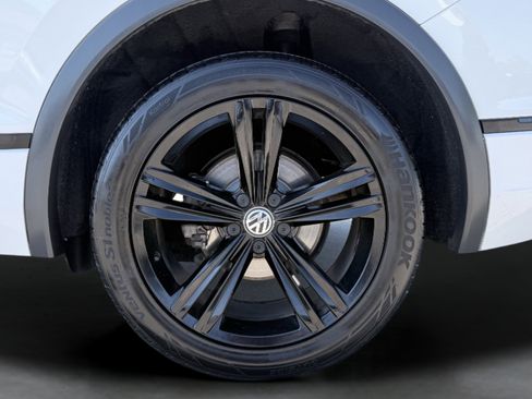 Used 2019 Volkswagen Tiguan SEL R-Line FWD image 17