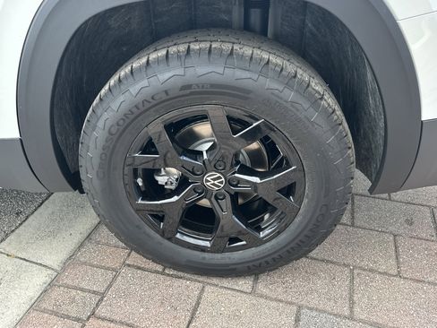 New 2026 Volkswagen Atlas Peak Edition image 10