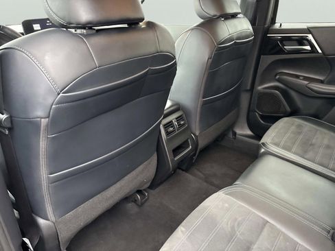 Used 2024 Mitsubishi Outlander SE image 15