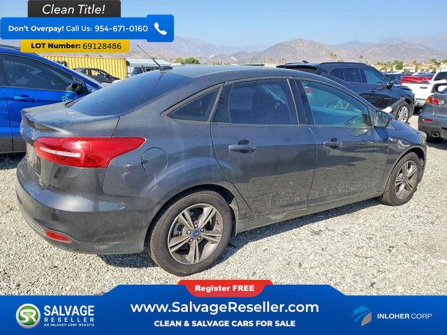 Used 2018 Ford Focus SE w/ SE Appearance Package FWD image 4