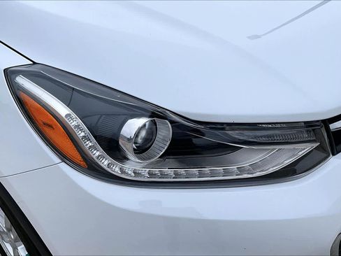 Used 2020 Chevrolet Trax LT w/ LT Convenience Package FWD image 28