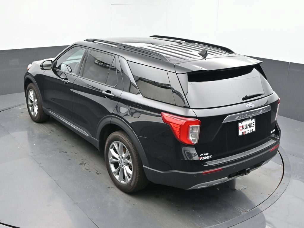 Used 2024 Ford Explorer XLT w/ Equipment Group 202A AWD/4WD image 46