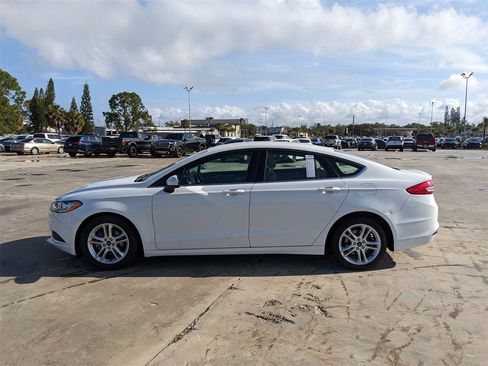 Used 2018 Ford Fusion SE w/ Fusion SE Technology Package image 6