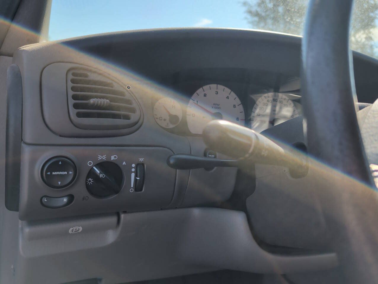 Used 1999 Chrysler Town & Country Limited FWD image 34