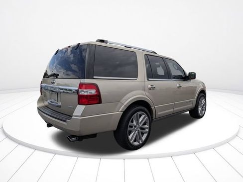 Used 2017 Ford Expedition Platinum RWD image 3