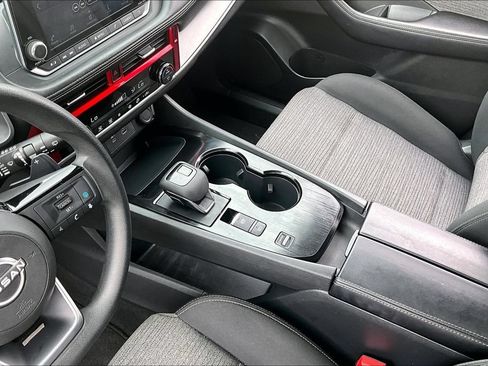 Used 2023 Nissan Rogue SV FWD image 17