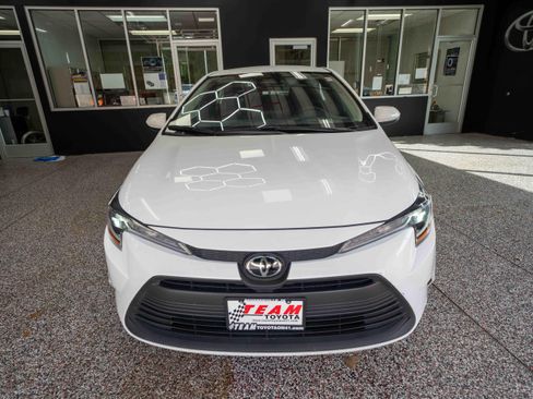 Used 2025 Toyota Corolla LE FWD image 6