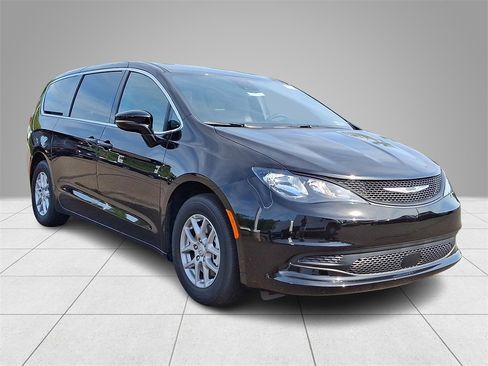 New 2026 Chrysler Voyager LX image 3