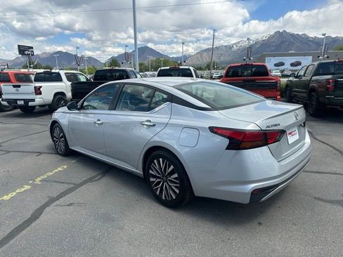 Used 2024 Nissan Altima 2.5 SV FWD image 7