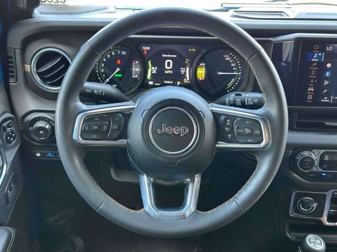 Used 2024 Jeep Wrangler Unlimited Sahara w/ Technology Group AWD/4WD image 12