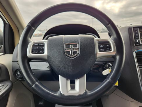 Used 2013 Dodge Grand Caravan Crew w/ Entertainment Group 1 image 19