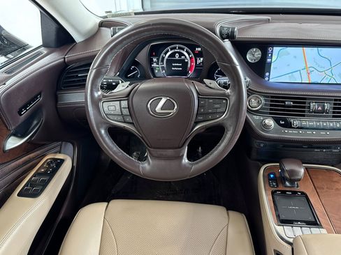 Used 2018 Lexus LS 500 w/ Accessory Package (Z2) RWD image 18