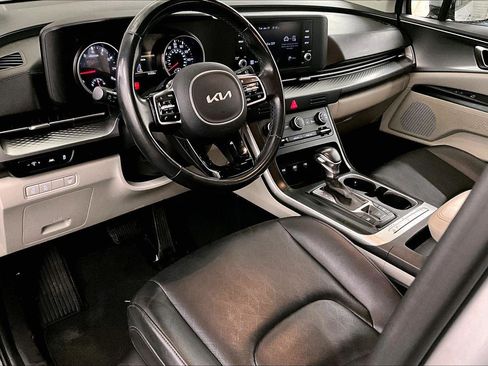 Used 2022 Kia Carnival LX image 12