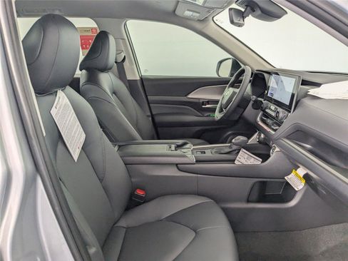 Used 2026 Toyota Grand Highlander XLE image 4