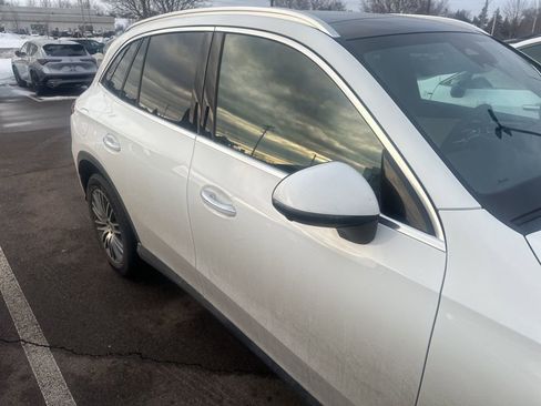 Used 2025 Mercedes-Benz GLC 300 4MATIC image 10