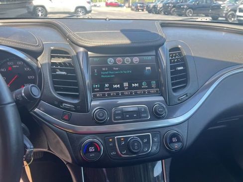 Used 2017 Chevrolet Impala LT FWD image 13
