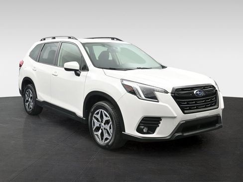 Used 2024 Subaru Forester Premium AWD/4WD image 6