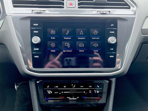 Used 2022 Volkswagen Tiguan SE R-Line image 13