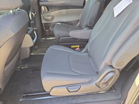 New 2026 Kia Carnival LX FWD image 16