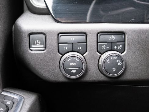 Used 2024 Chevrolet Silverado 3500 LT image 10