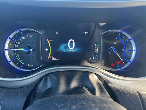 Used 2020 Chrysler Pacifica Touring-L w/ S Appearance Package image 16